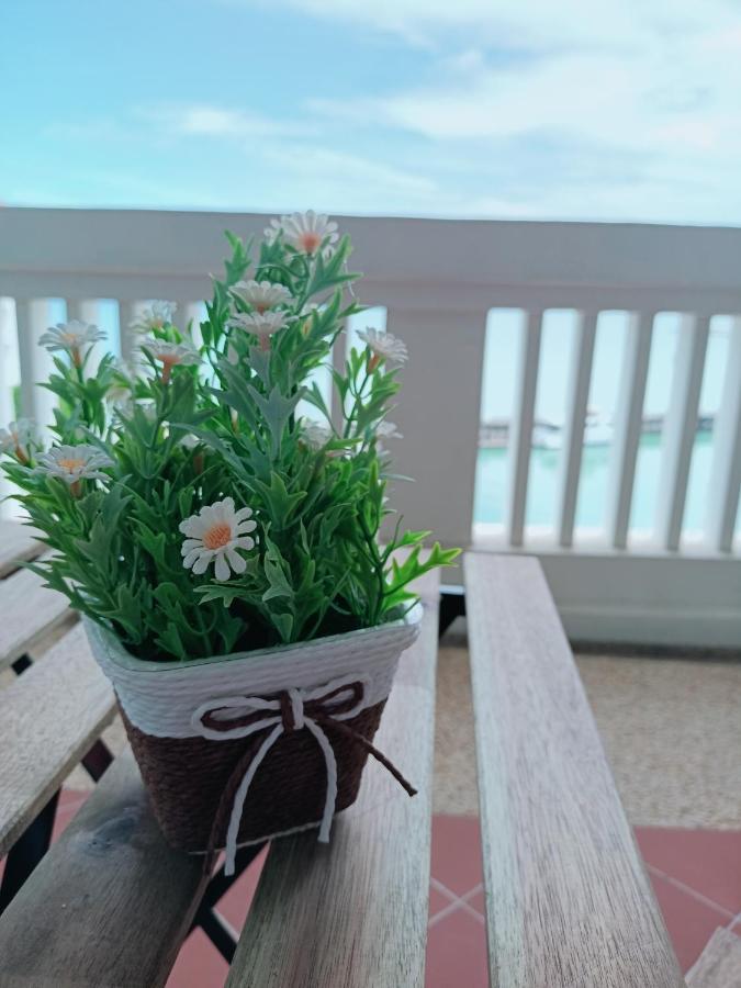 Straits Quay Marina Suites Penang By Aurorahomes Bagan Jermal Eksteriør bilde