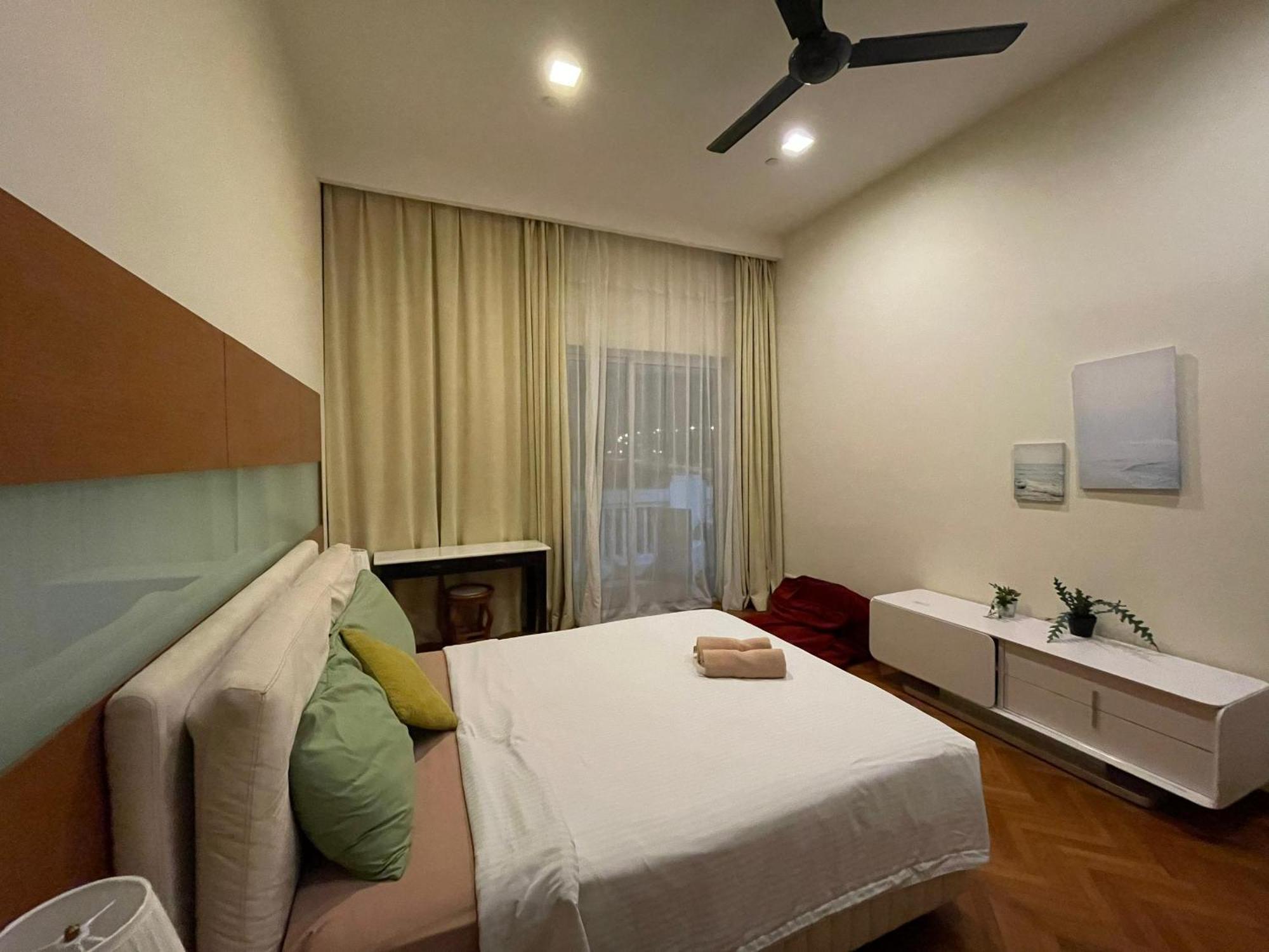 Straits Quay Marina Suites Penang By Aurorahomes Bagan Jermal Eksteriør bilde